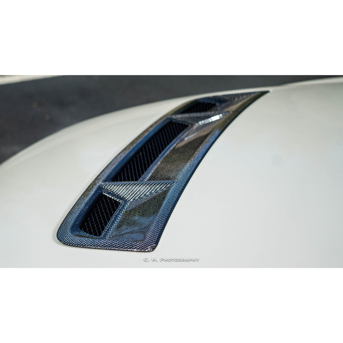 Carbon fiber hood vent for 2010-2014 Ford Shelby GT500