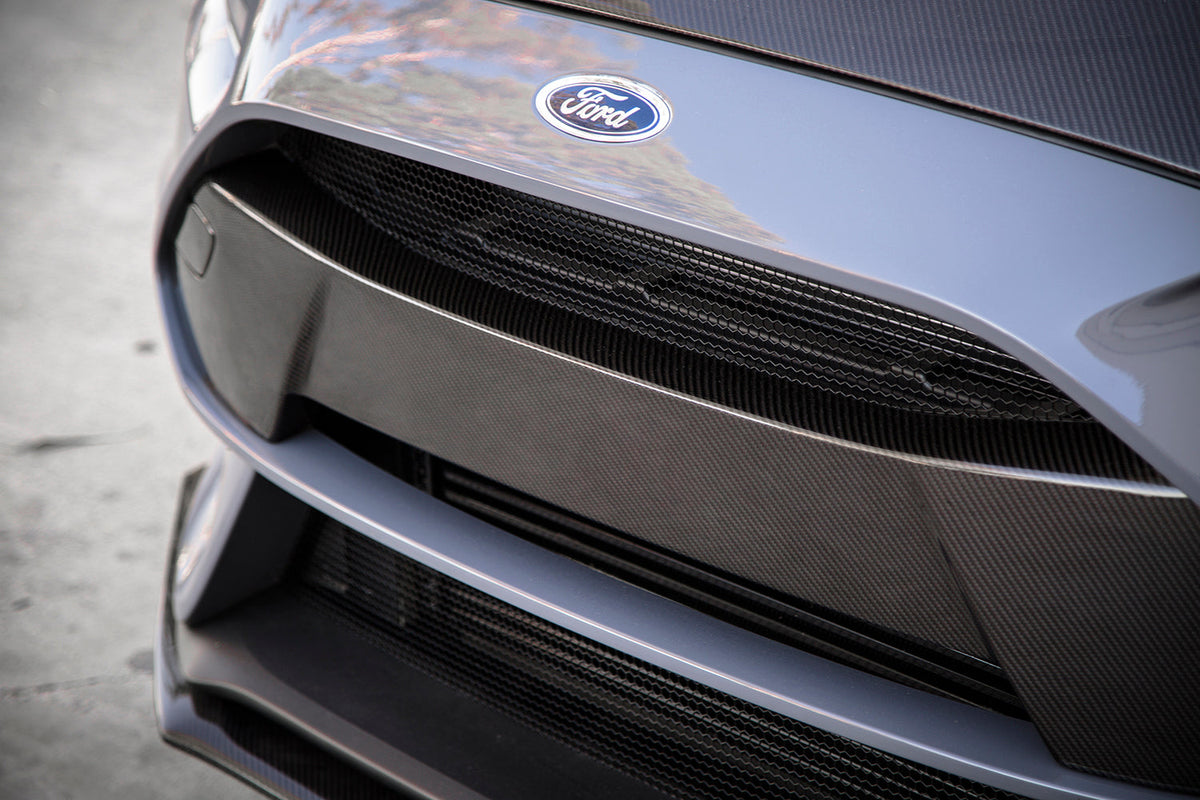 Carbon fiber front bumper garnish for 2016-2018 Ford Focus RS