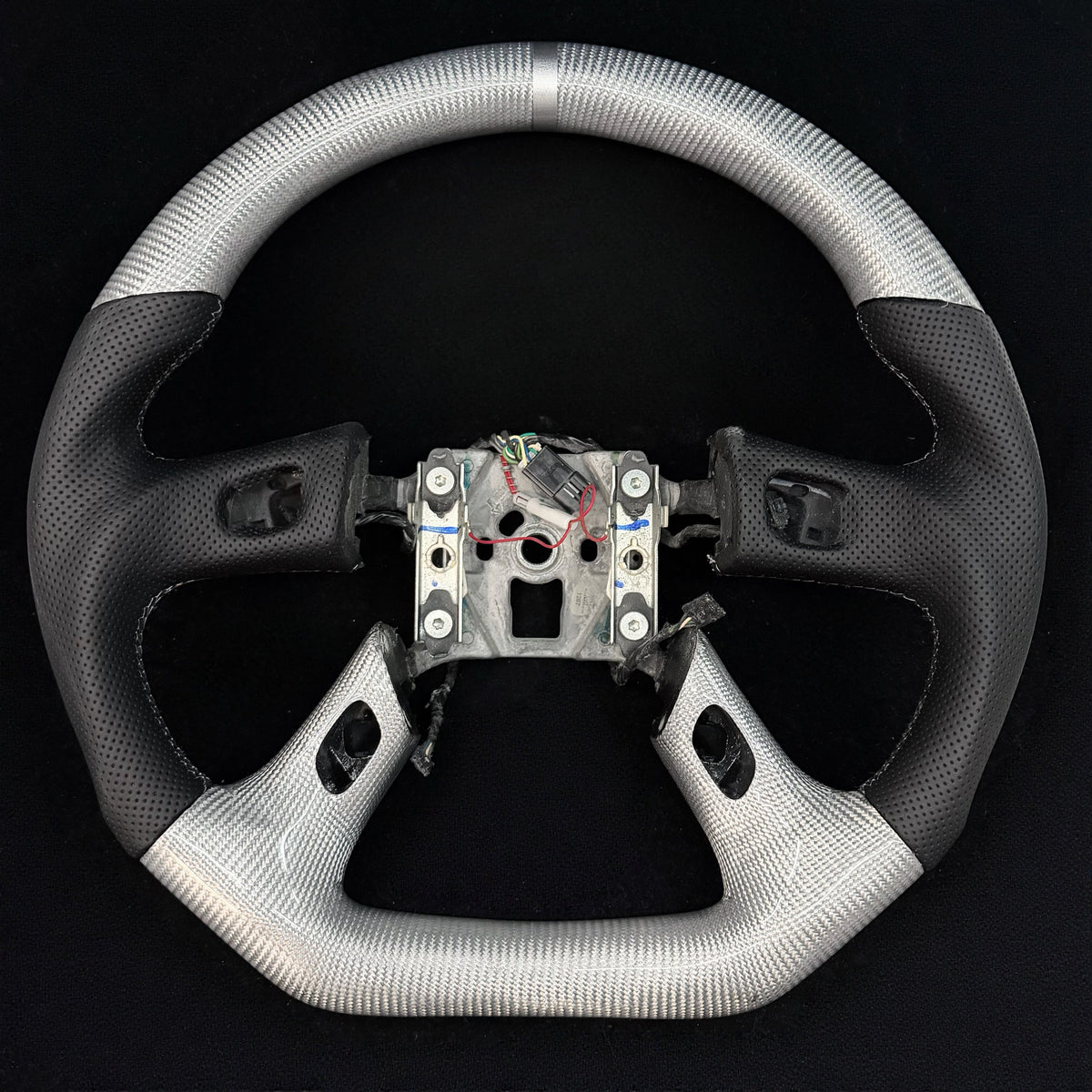 2003-2006 Chevrolet Silverado/TRAILBLAZER/Tahoe, GMC YUKON/SIERRA Cadillac Escalade Carbon Fiber Steering Wheel