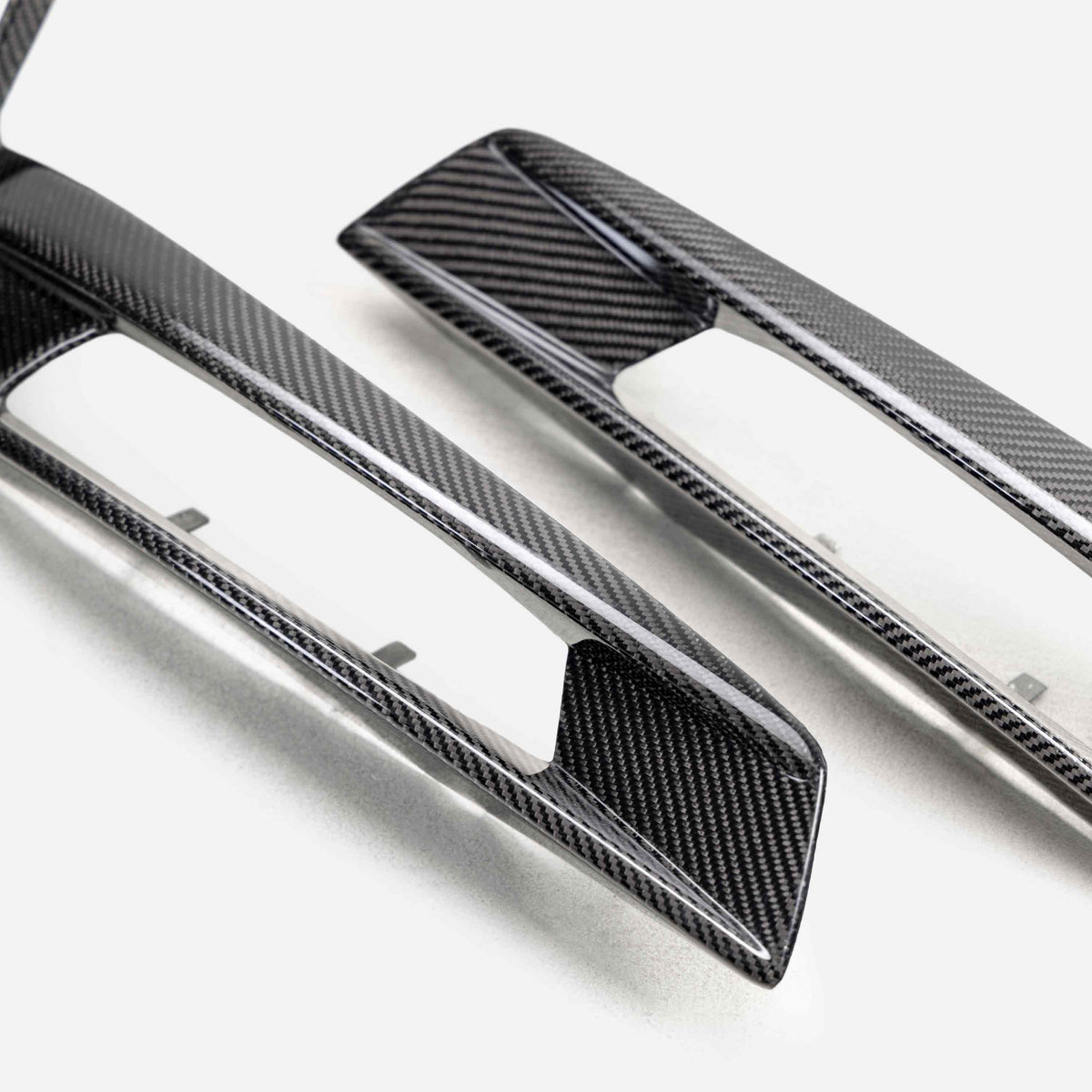 Carbon fiber turn signal bezel for 2020-2022 Ford Mustang Shelby GT500