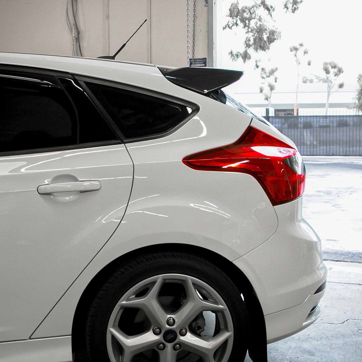 OEM-Style Carbon Fiber rear spoiler for 2012-2014 Ford Focus